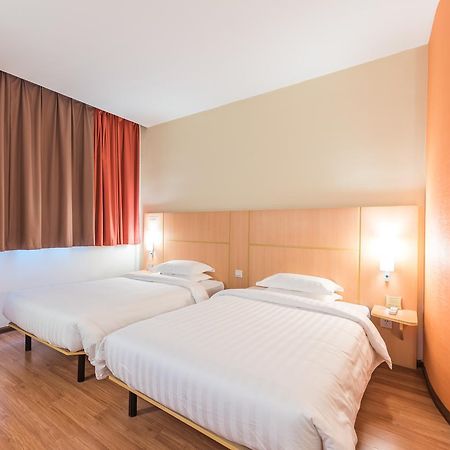 Ibis Shanghai Xujiahui Exterior photo
