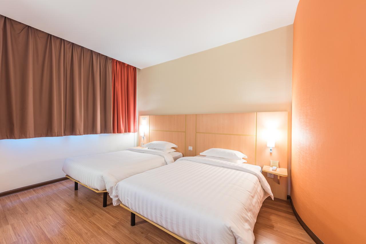 Ibis Shanghai Xujiahui Exterior photo
