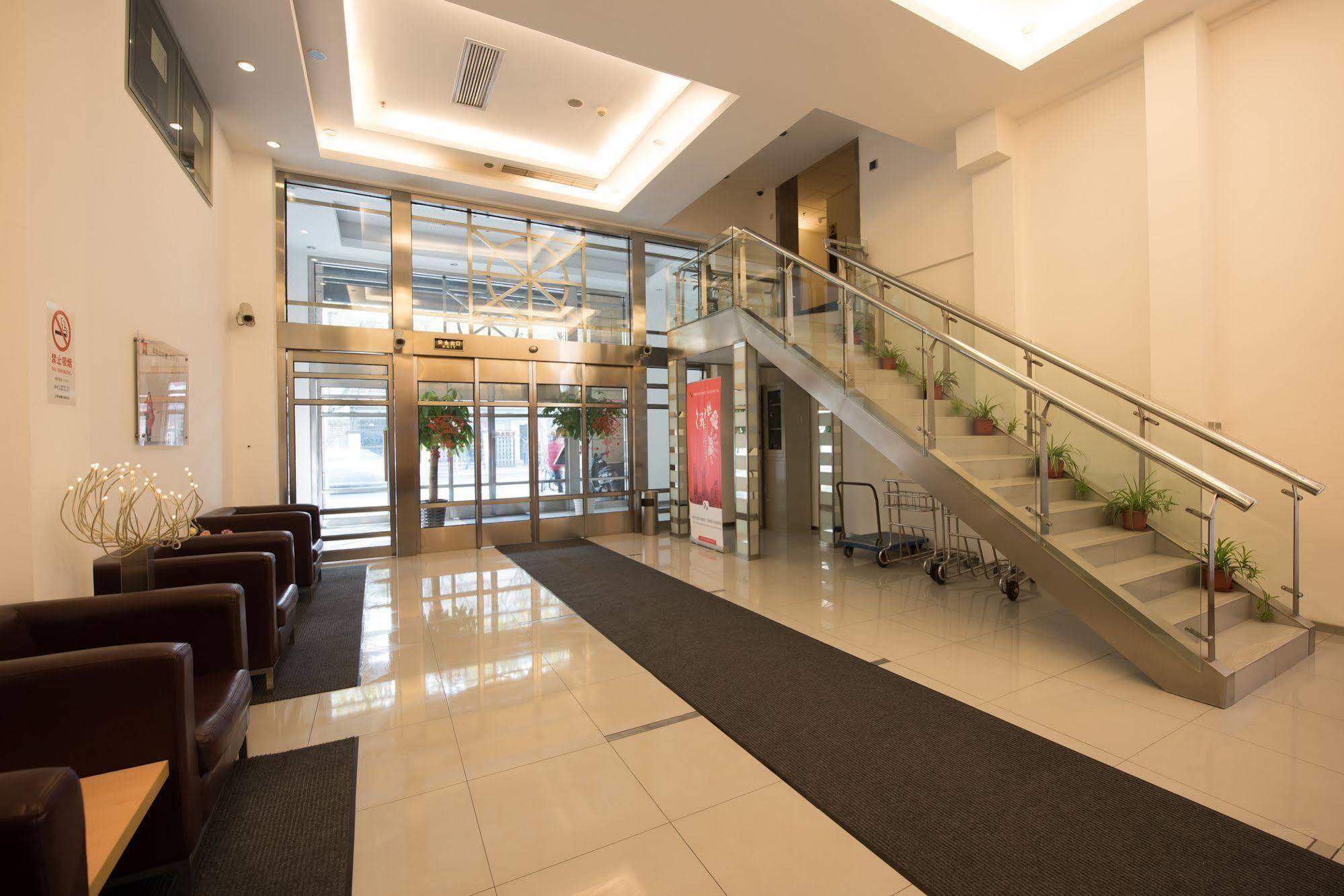 Ibis Shanghai Xujiahui Exterior photo