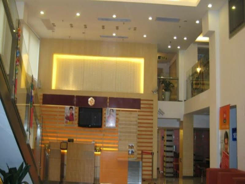 Ibis Shanghai Xujiahui Exterior photo